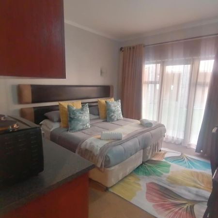Reliwave Pty Ltd Apartment Bloemfontein Bagian luar foto