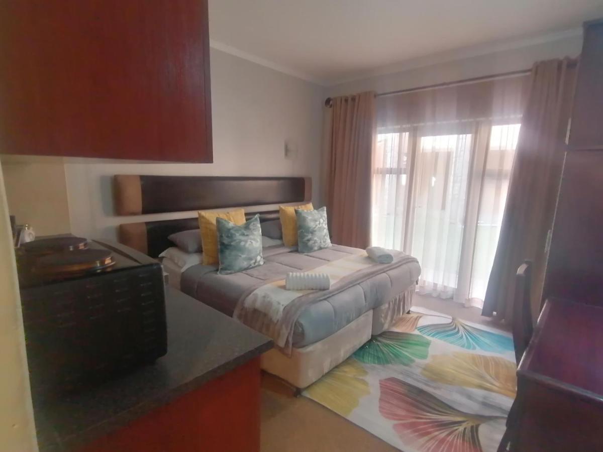 Reliwave Pty Ltd Apartment Bloemfontein Bagian luar foto