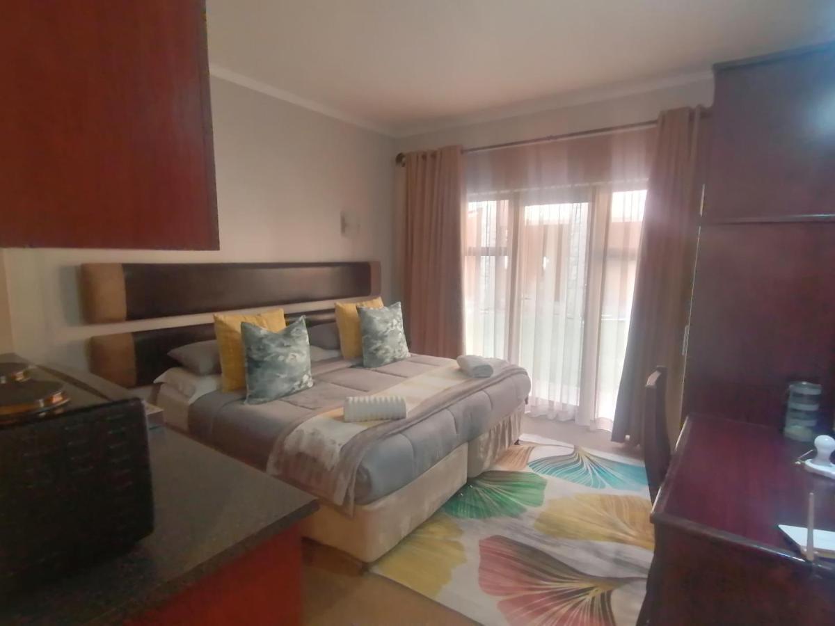 Reliwave Pty Ltd Apartment Bloemfontein Bagian luar foto
