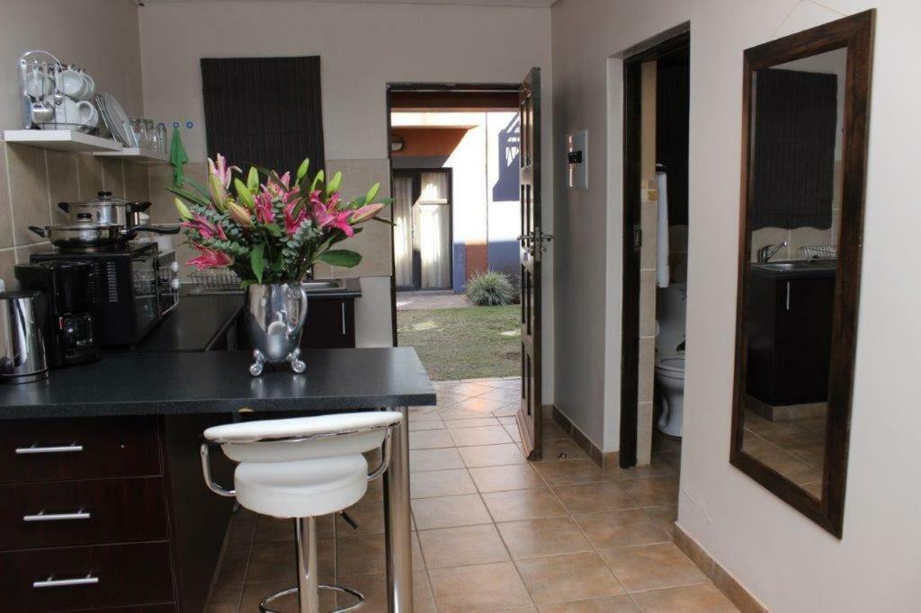 Reliwave Pty Ltd Apartment Bloemfontein Bagian luar foto
